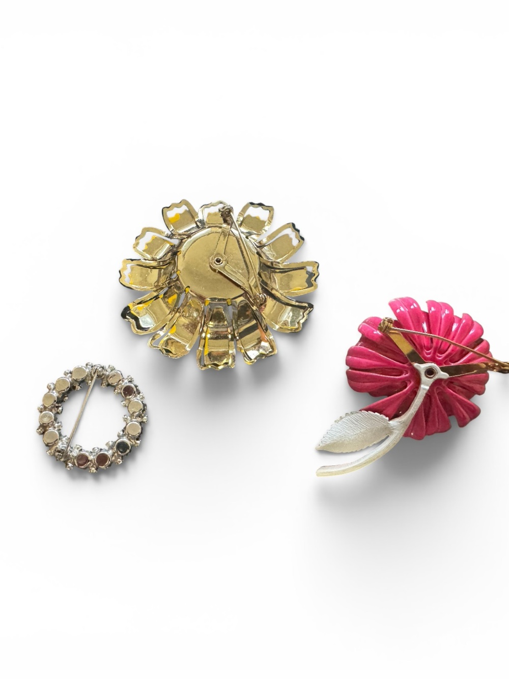 Vintage 1960s Costume Jewelry Brooch Lot Enamel Flower Power & Rhinestone Wreath - Picture 2 of 2